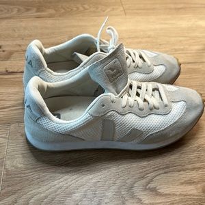 VEJA Trainers sneakers suede 11.5 11 women’s tan white